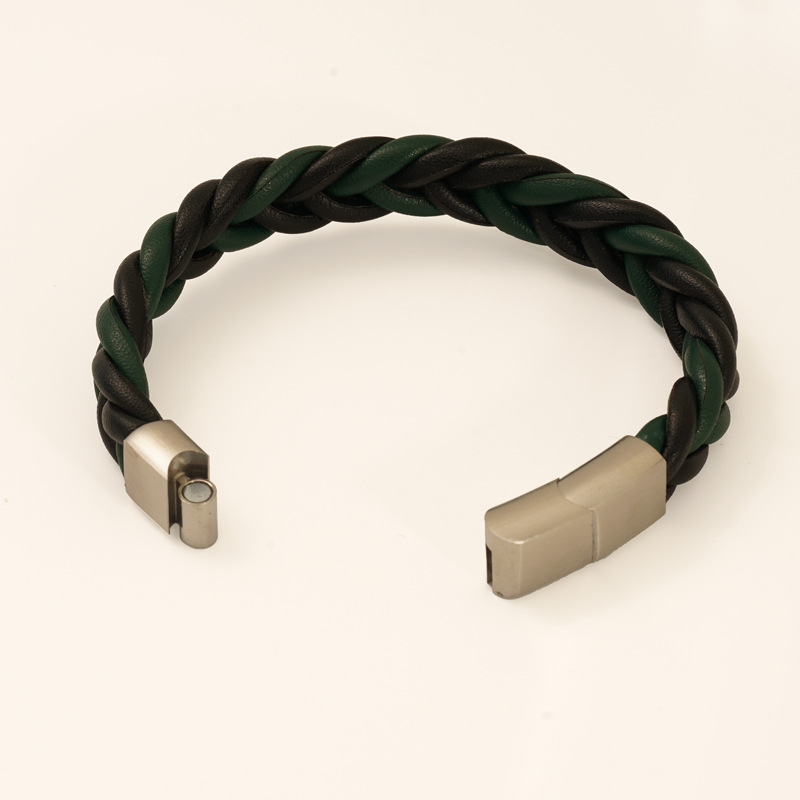Nueva pulsera tejida de color Pulsera de cuerda de cuero para hombre de moda Botón magnético de acero inoxidable Pulsera de pulsera retro europea y americana