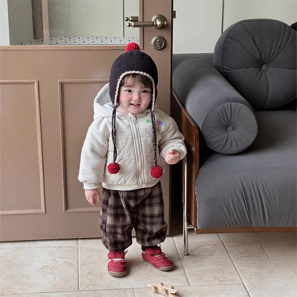 Versión coreana del nuevo bebé de invierno, estilo occidental, letras de colores de dibujos animados, gruesas, cálidas y cómodas, abrigo de bebé suave, abrigo de algodón