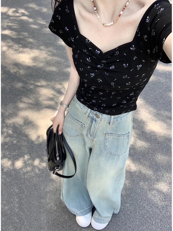 2025 新しい夏の黒の V ネック右肩花柄半袖 Tシャツ女性の韓国スタイル痩身超ショートトップ|undefined