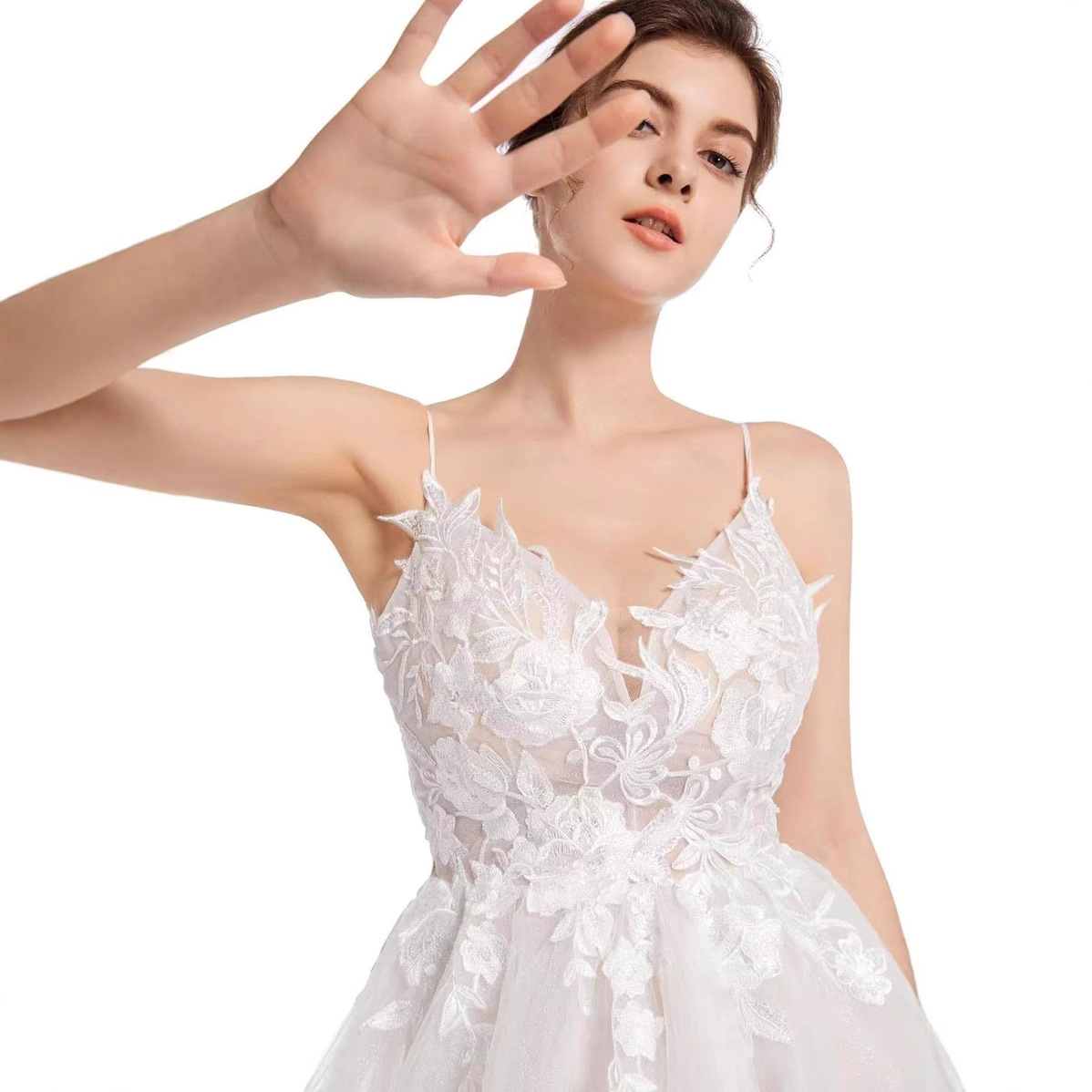 2024 sexy correa de hombro delgada de la novia de encaje comercio exterior nuevo vestido de novia decal ondas de playa de viaje de espalda descubierta vestido de novia