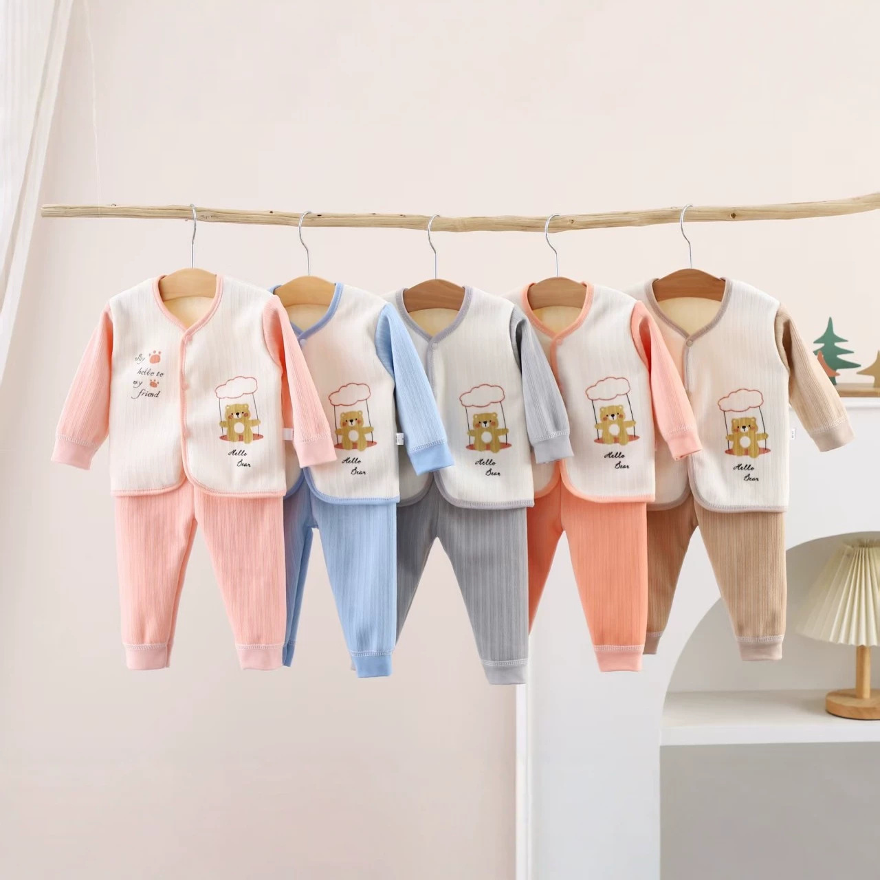 Otoño y invierno bebés ropa interior cálida conjunto de terciopelo grueso recién nacido doble terciopelo dividido pijama abrigo bebé