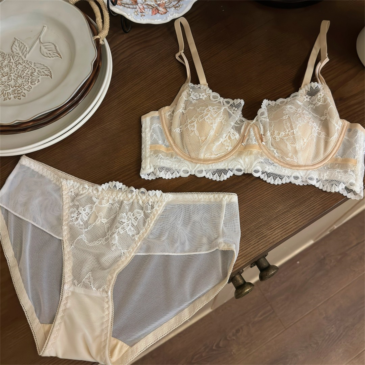 6864 Pure Desire Sexy French Encaje Anti-convexo Anillo de acero suave Ropa interior Pechos grandes Sujetador transpirable de algodón fino