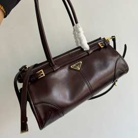 P拉达酒红色油蜡皮机车包单肩斜挎包手提托特包高品质图片实拍