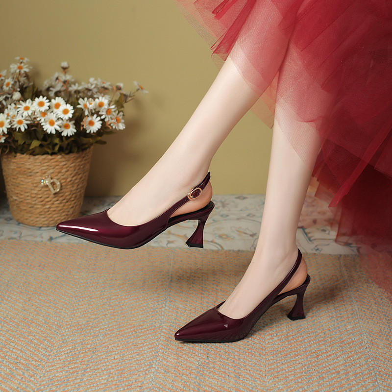 High-End French-Style High-Heeled Sandals for Women, 2026 Spring New Model, Chunky Heel, Single Strap, Suitable for Pairing with Dresses, Shallow Mouth Pumps