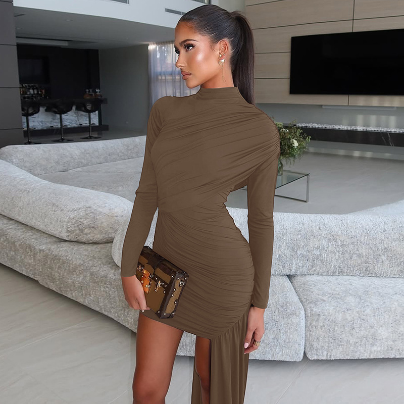 Europa y América de la ropa de mujer de otoño 2025 nueva moda delgada cuello redondo mangas largas pliegueadas cintura irregular vestido de banda
