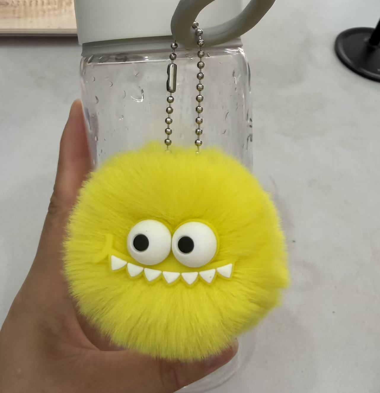 Cute pequeño Du dinosaurio peluche coche llavero colgante de pelo de dibujos animados bola de pelo monstruo muñeca bolsa colgante al por mayor image 10