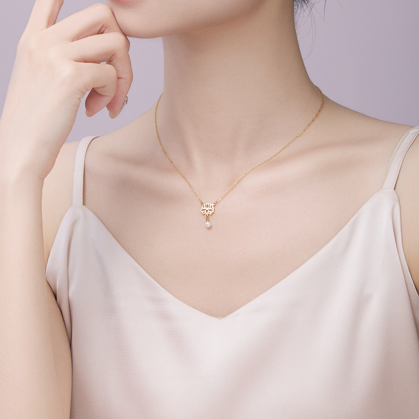 Xuping acero inoxidable 24k color simple imitación de perlas frange collar de loto nicho diseño imitación de oro ligero collar de lujo