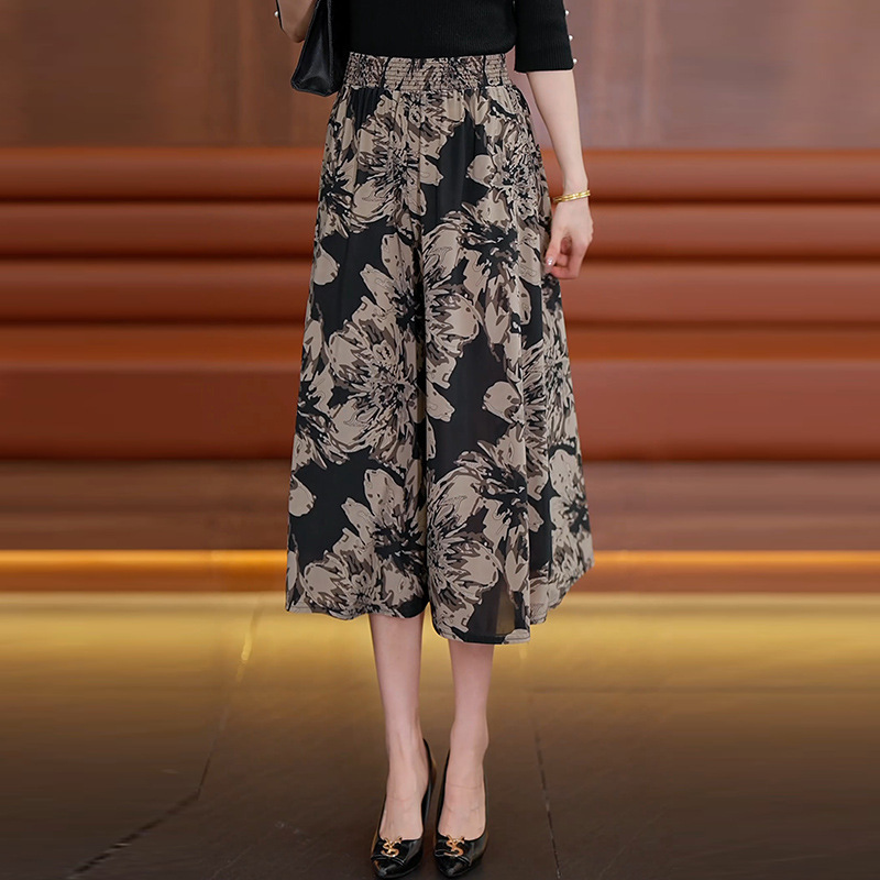 2026 Summer New Style Ice Silk Skirt Pants for Middle-Aged and Elderly Women, Elastic Waist Floral Print Capri Pants, Mom-Style Floral Wide-Leg Pants