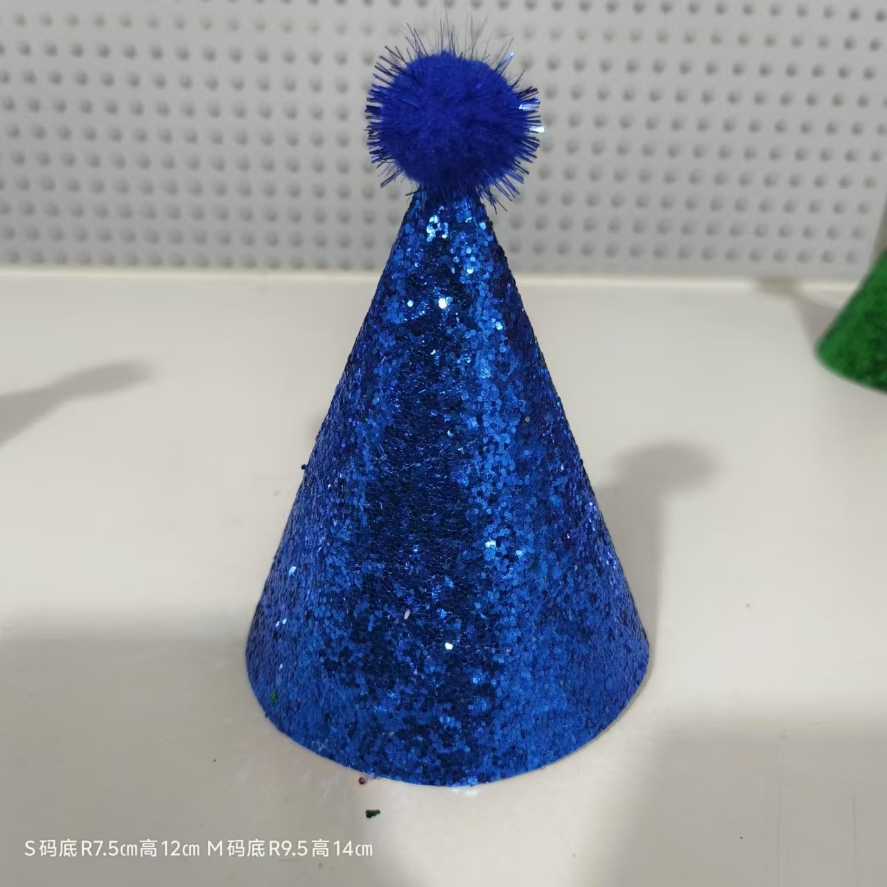 Amazon cross-border pet cumpleaños sombrero perro gato niño cumpleaños party polvo brillante sombrero vestido de baile