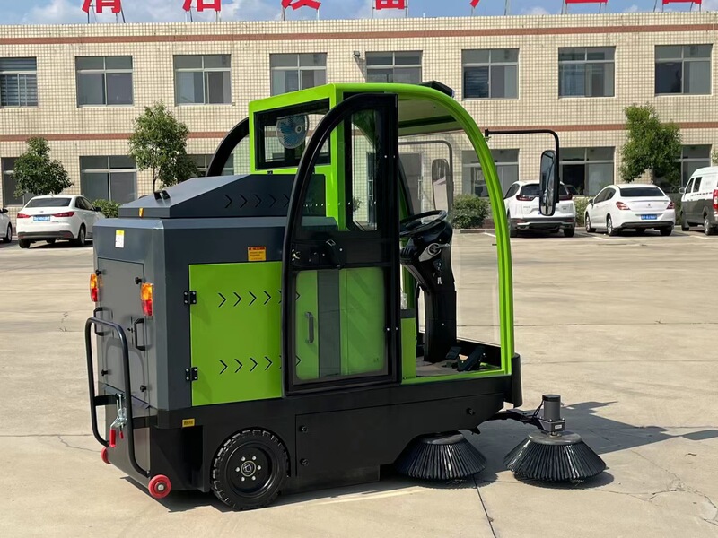 Zhejiang Multifunctional Seat Driver Sweeper Small Driving Electric Sweeper Road Sweeper Manufacturer Zhejiang Multifunctional Seat Driver Sweeper Small Driving Electric Sweeper Road Sweeper Manufacturer