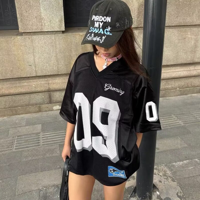 American Sports Style Short-Sleeved T-Shirt for Women in Summer Contrasting Digital Jersey Design V Neck Mesh Hip-Hop Half-Sleeved Top American Sports Style Short-Sleeved T-Shirt for Women in Summer Contrasting Digital Jersey Design V Neck Mesh Hip-Hop Half-Sleeved Top
