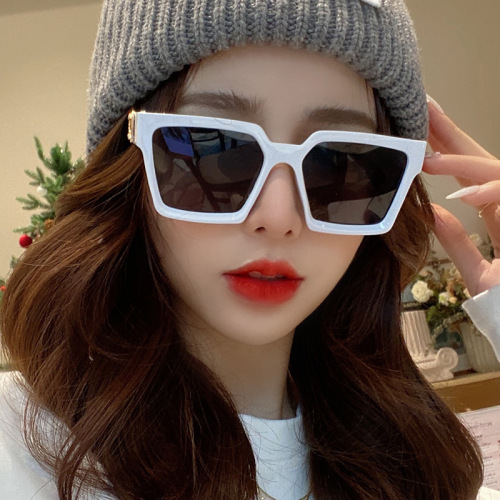 Cross-border square large-frame sunglasses for women, 2024 new model, foreign trade UV-protective sunglasses for men, retro personalized thick sunglasses