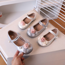 儿童皮鞋2025年春秋季花朵珍珠演出鞋女童鞋女童公主鞋女宝宝单鞋