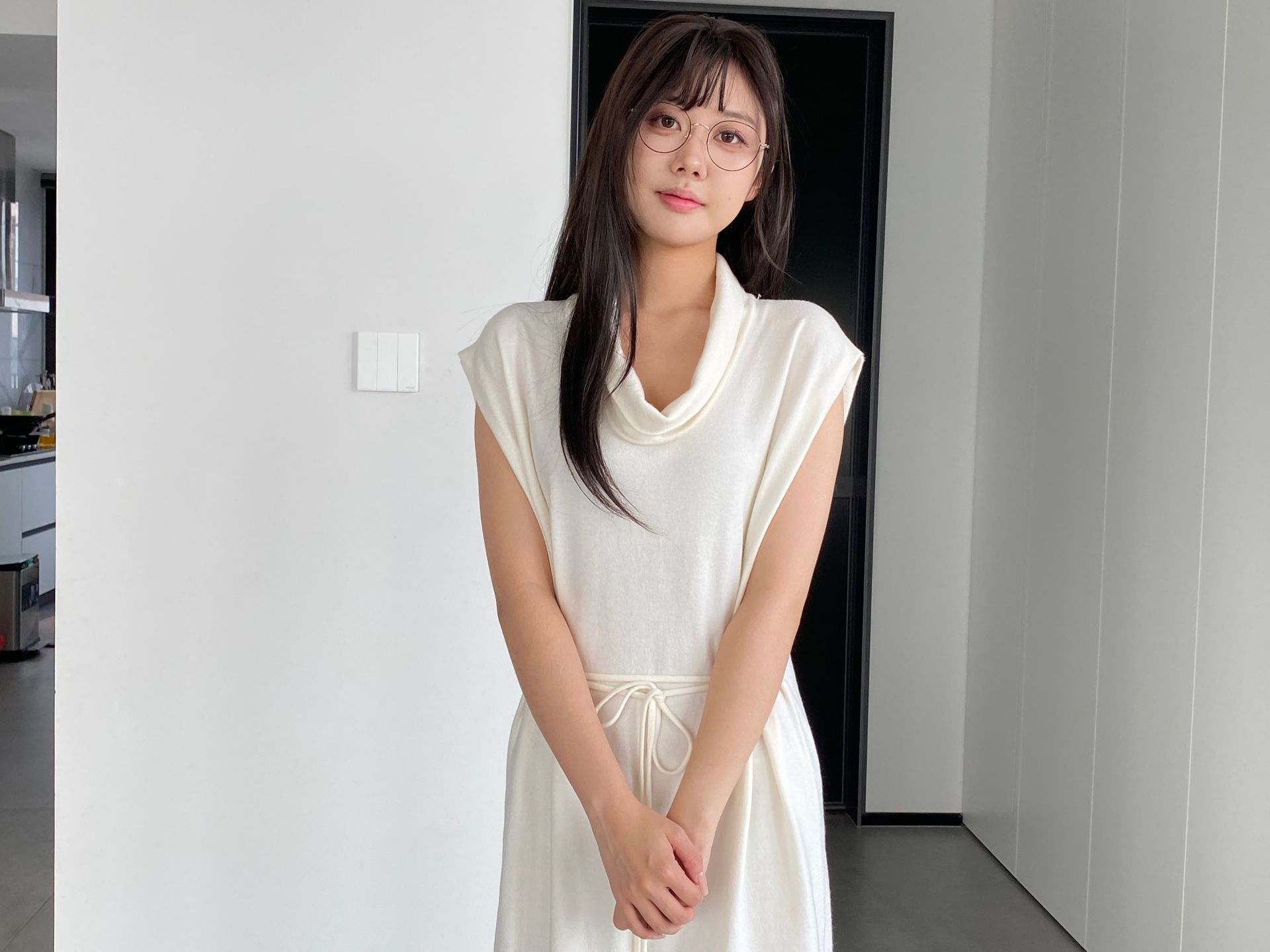하얀색