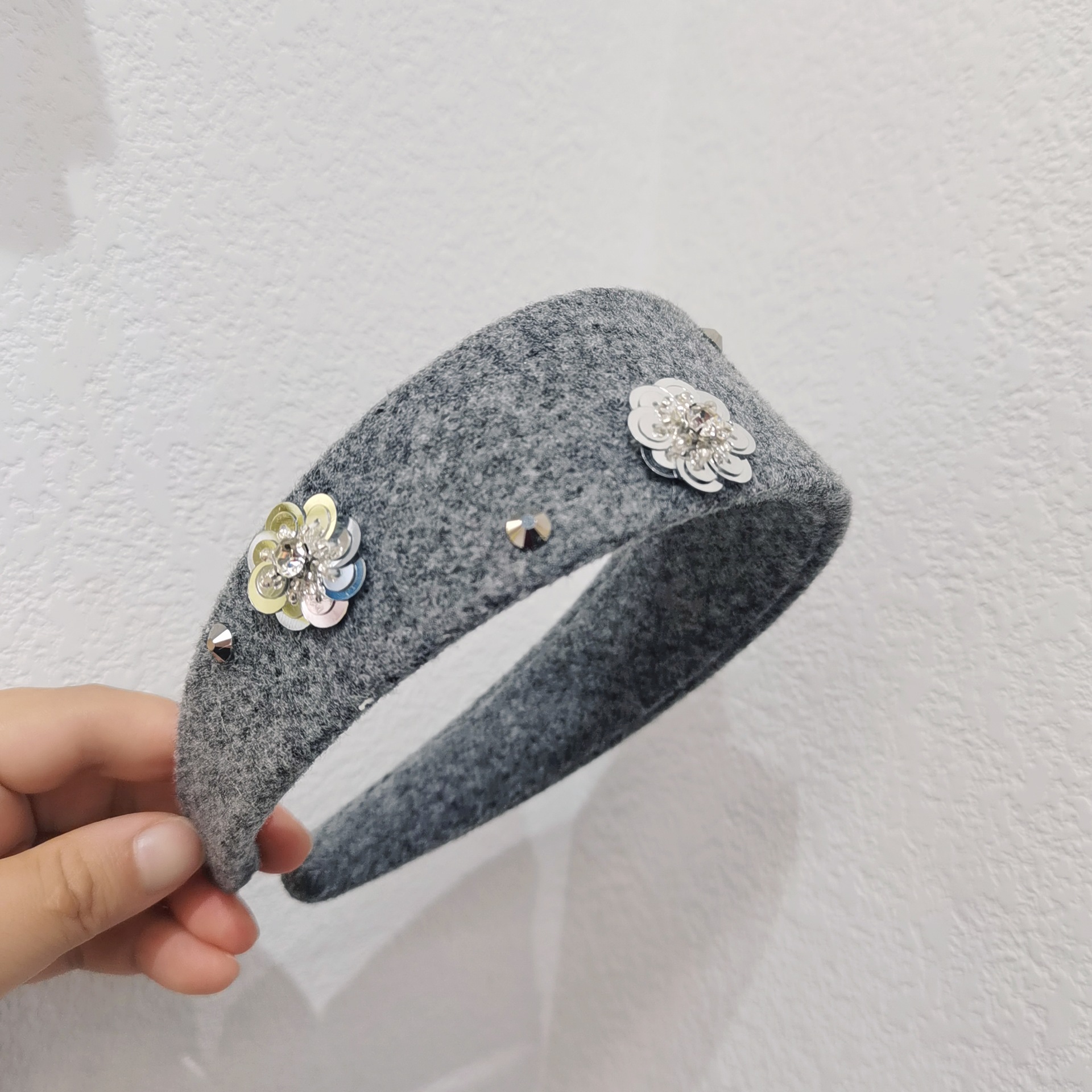 Korean-style Vintage Wide-brimmed Sequin Floral Headband For Women, High-end Face-washing Headband, High-crown Hair Clip_voghion.com