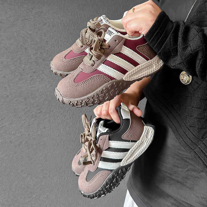 Zapatos deportivos para niños otoño y invierno 2025 nuevos zapatos casuales para niños zapatos de corrida suaves para niñas calentadores y zapatos de algodón
