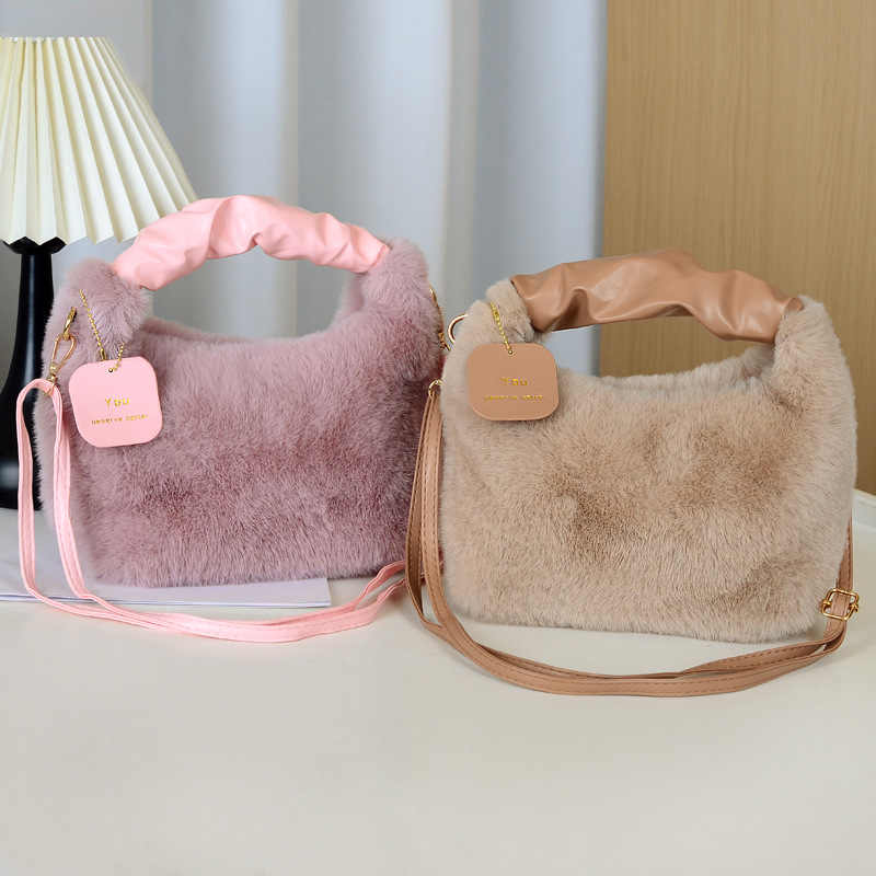 秋冬季新款毛绒手提包时尚百搭斜跨女包小众毛茸褶皱单肩包高级感