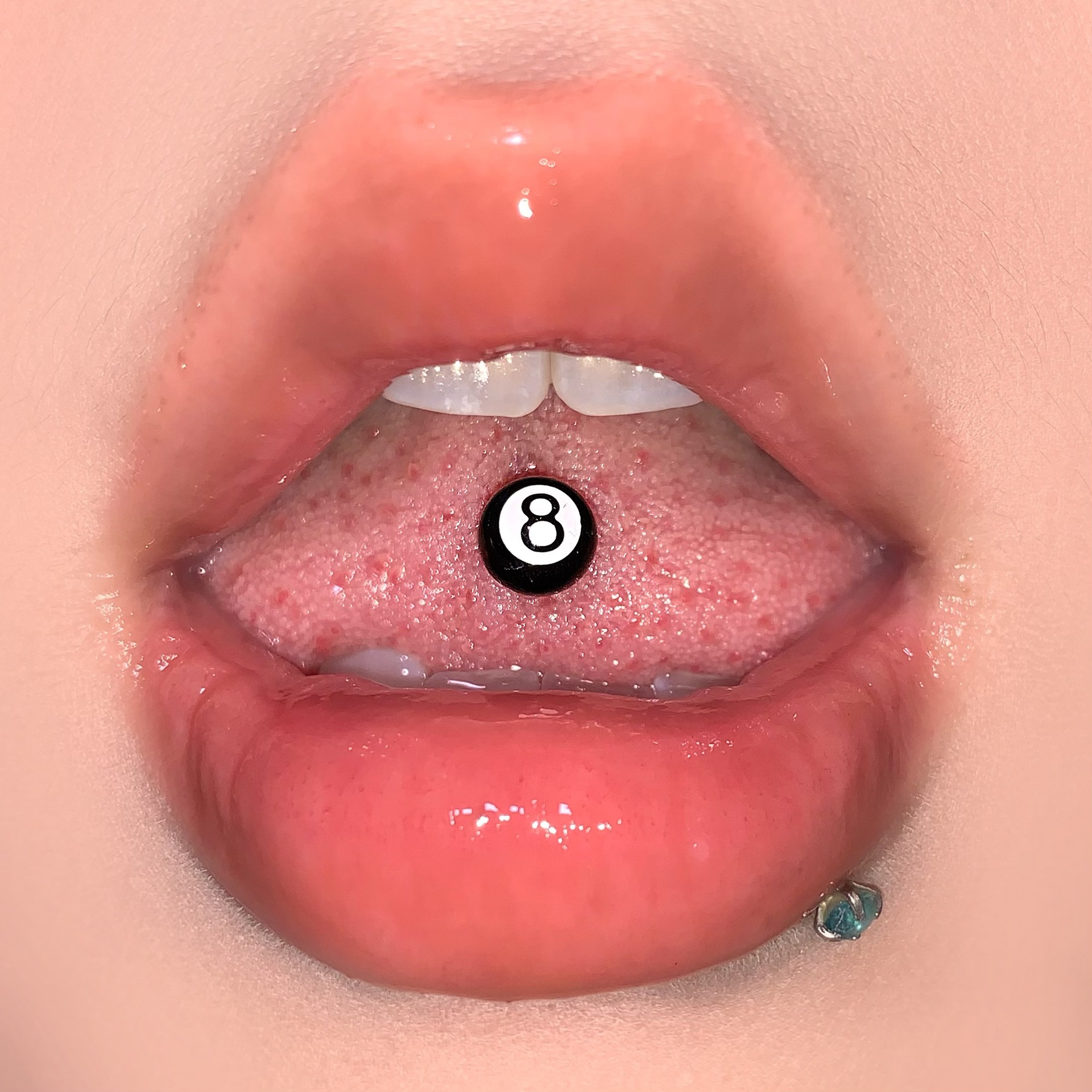 Silver pointed spike labret stud material detail