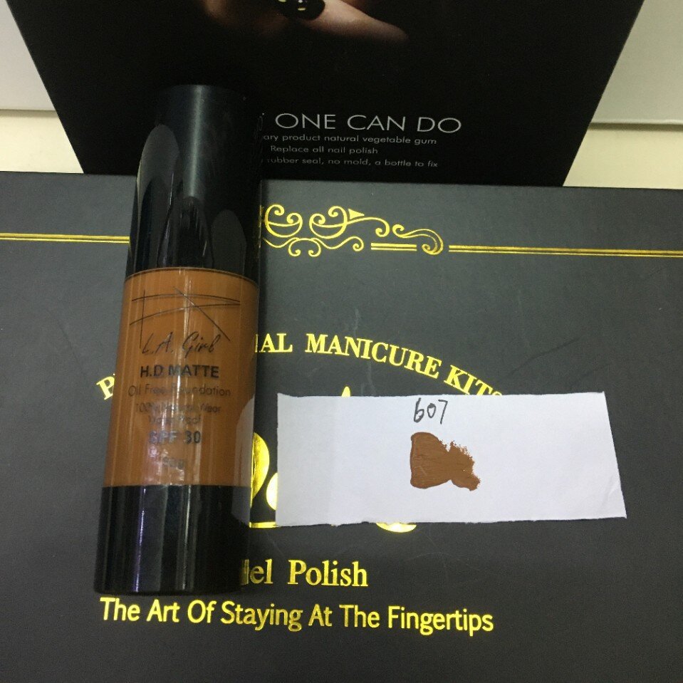 Cross-border L.A Liquid Foundation polvo fino maquillaje Super pegatinas flotantes corrector L.A Liquid Foundation