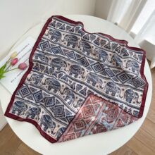 2025秋冬新款围巾双面色丝绒棉65*65方巾厚款感文艺百搭丝巾批发