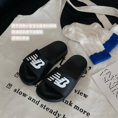 男の子と女の子の夏用スリッパ、子供用室内滑り止めスリッパ、男の子と女の子用の柔らかい底の子供用サンダル、滑り止めと耐摩耗性