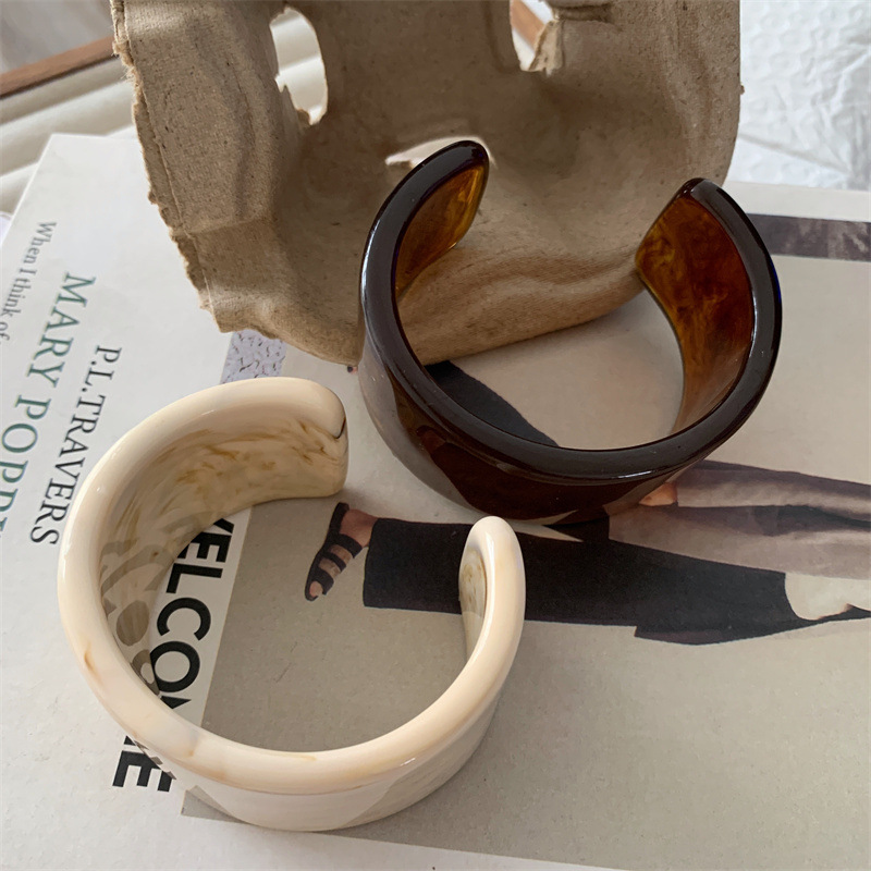 23g Weight Acrylic Pendant Material Bangle Classification Arylic Chain Material 1 Piece Quantity Banquet, Party, Street Occasion Acrylic Material Solid Color Pattern Women's Gender Retro, Streetwear Style Retro Streetwear Solid Color Acrylic Bangles Wholesale 9