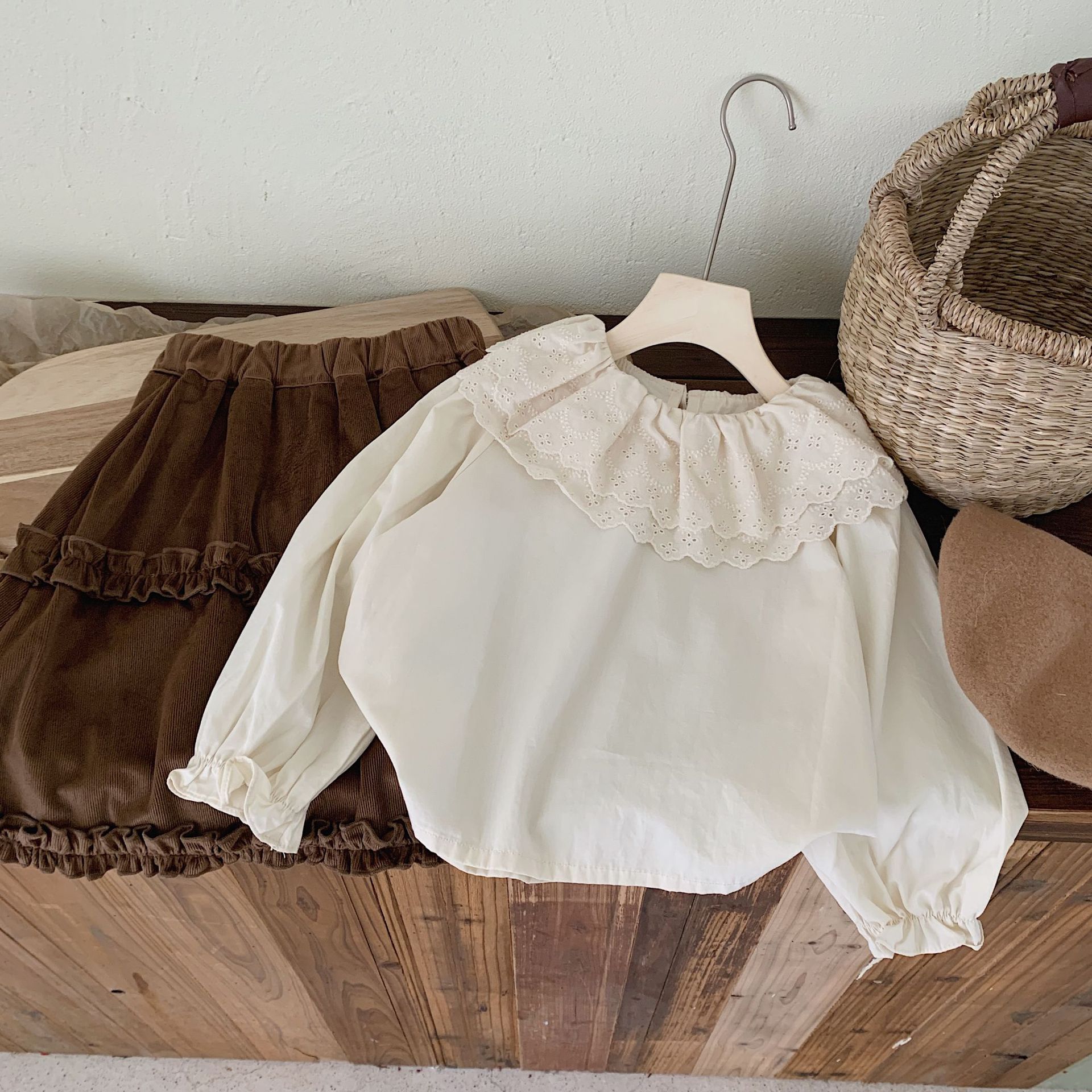 Ropa para niños camisa de cuello de muñeca para niñas 2024 Primavera y otoño Nueva camisa de cuello de loto para niñas de estilo coreano camisa de manga larga para niños