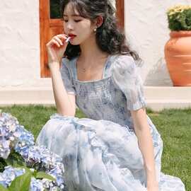 法式设计感木耳边高级感碎花连衣裙女夏季2025新款显瘦中长款裙
