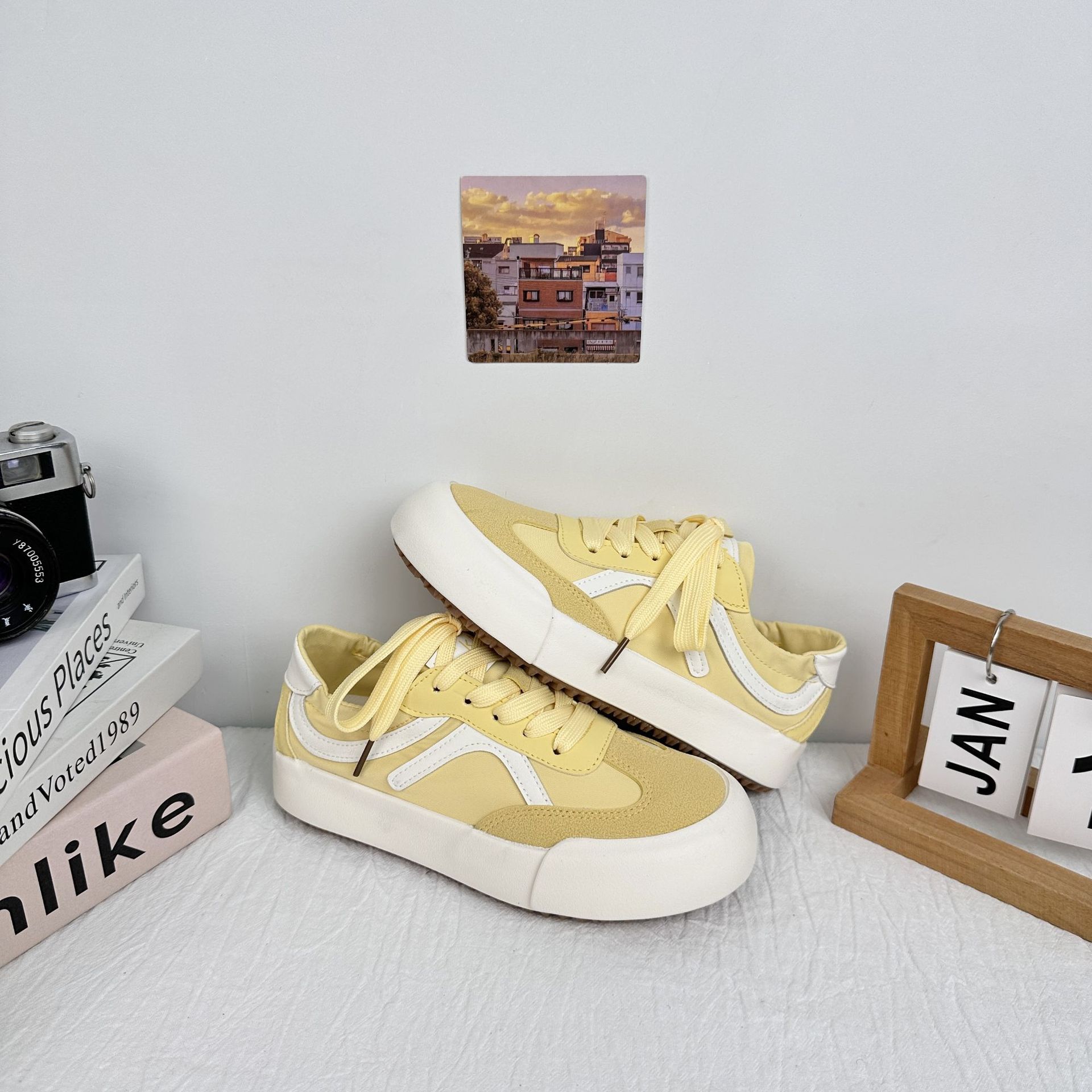 6659 zapatos de suela gruesa para mujeres 2025 nuevo diseño de nicho retro chic cabeza redonda versátil original zapatos de entrenamiento