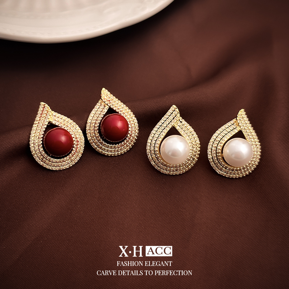 Elegant design universal earrings drop-shaped from pearl