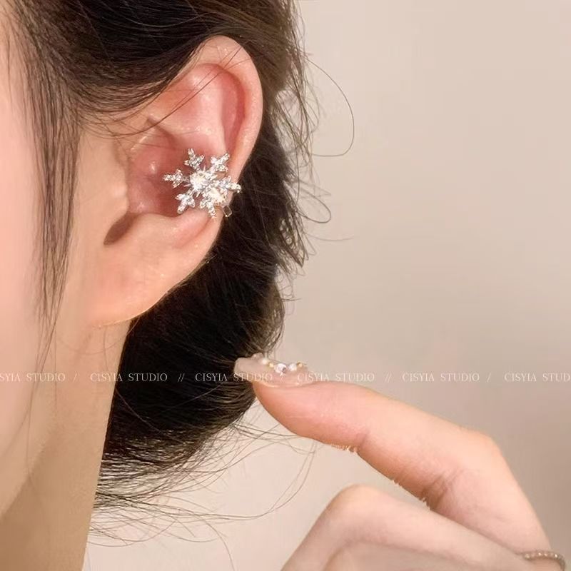 Nuevo copo de nieve sin zircon sin agujeros de orejas para mujeres otoño y invierno nuevo exquisito lujo ligero de alto nivel nicho estilo auriculares