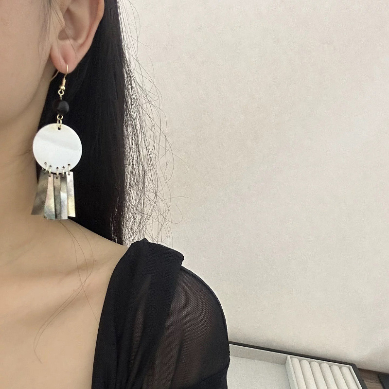Chinese Retro Resort-style Ink Painting Natural Shell Disc Long Tassel Earrings Elegant Temperament Ear Hook Accessories_voghion.com