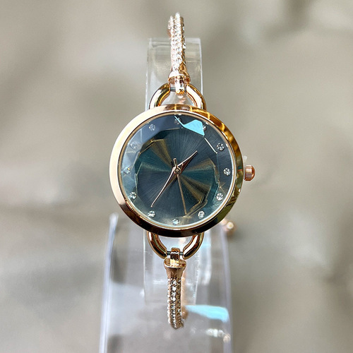 New Cross-border Women's Watch Live Small Dial Slim Watch Trendy Quartz Dial Bracelet Bracelet Wholesale