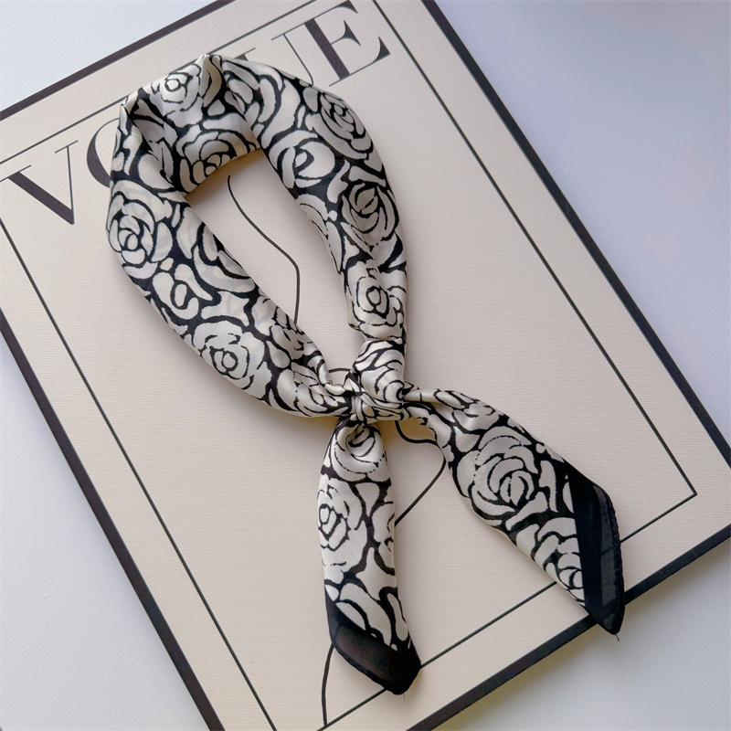 Primavera y verano nueva bufandas de impresión de letras de satén 70 × 70 bufandas de seda pequeñas bufandas cuadradas de alta calidad bufandas de estilo francés