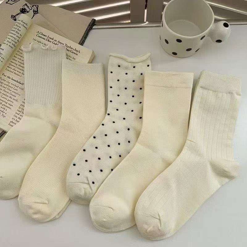 유백색 물방울 무늬 중간 튜브