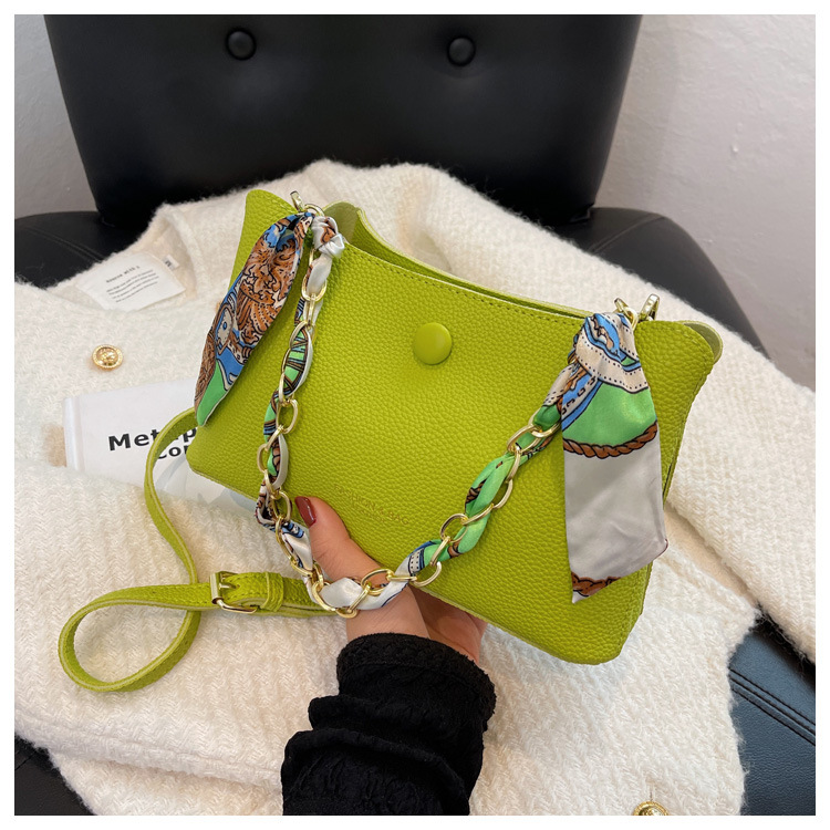 Solid Color Fashion Shopping Artificial Leather Chain Magnetic Snap Square Black White Yellow Shoulder Bags display picture 5