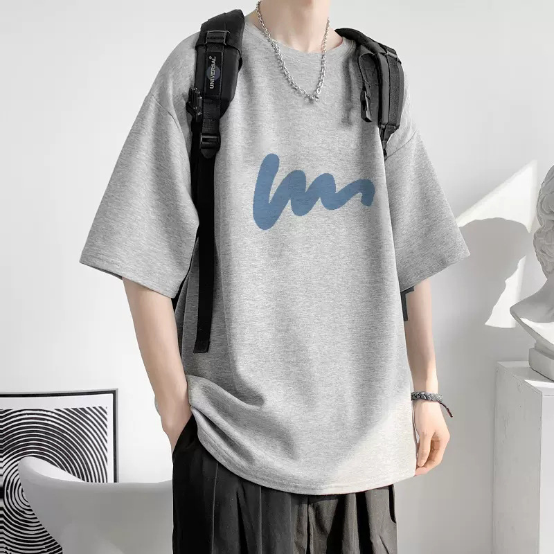 Verano 2023 Camiseta de manga corta de los hombres suelta de moda ins Hong Kong estilo todo partido camiseta superior grasa más tamaño media manga