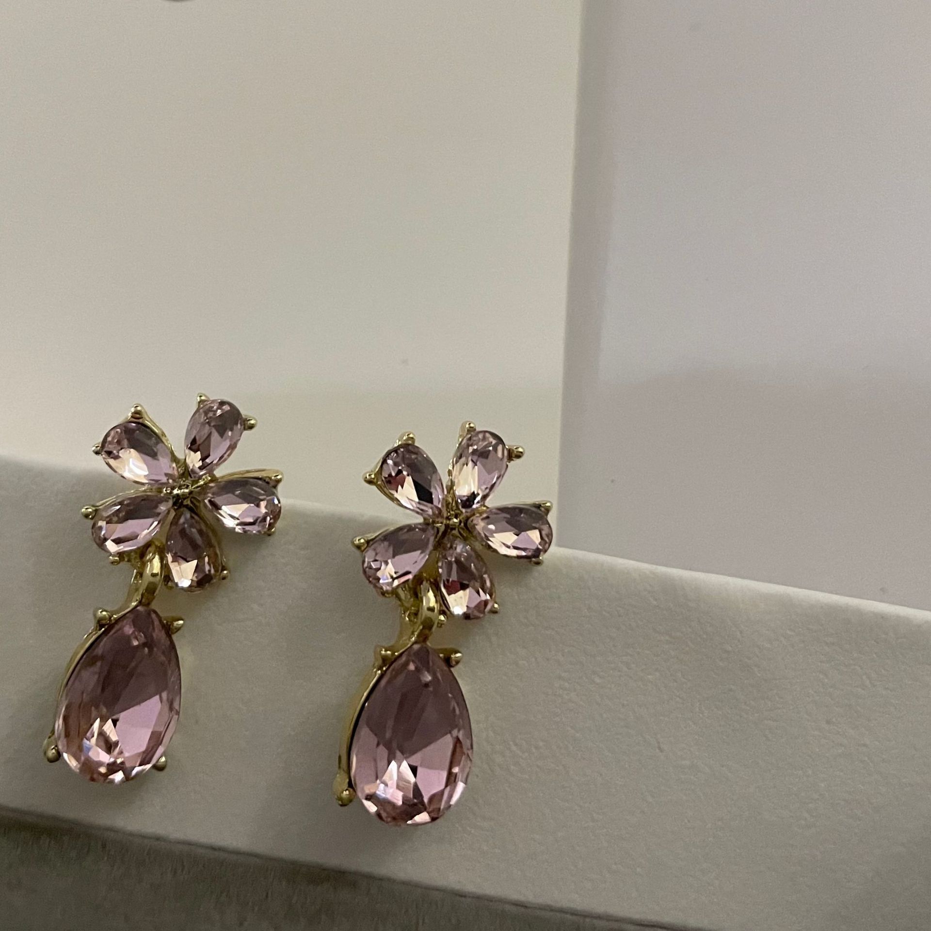 Elegant Retro Sweet Flower Alloy Plating Inlay Zircon Women's Drop Earrings display picture 2