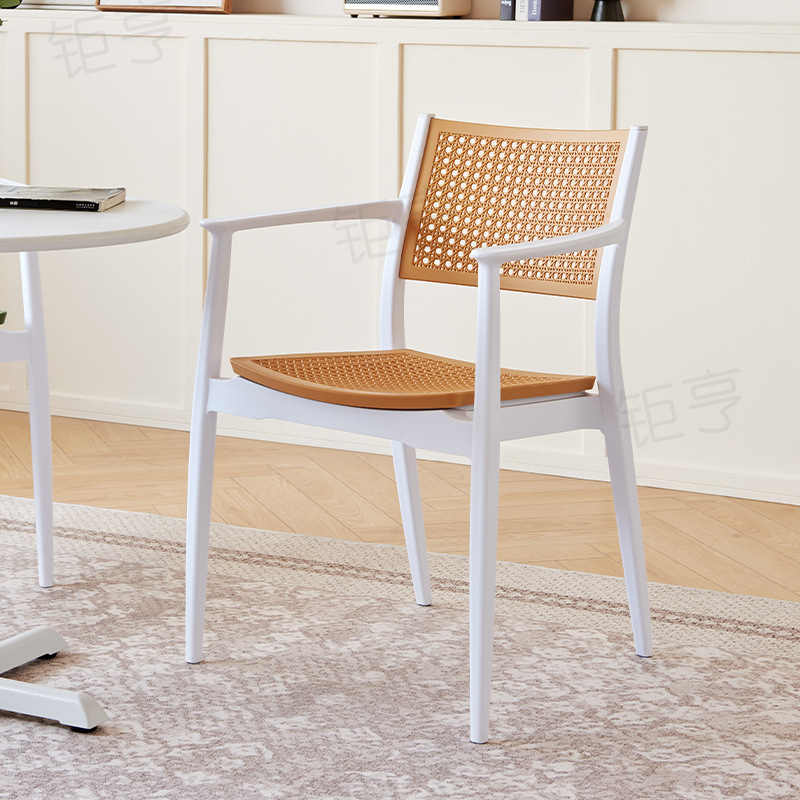 PP silla de plástico al aire libre silla de respaldo especial zona de ocio interior silla de vinos moderna simple silla apilada en stock