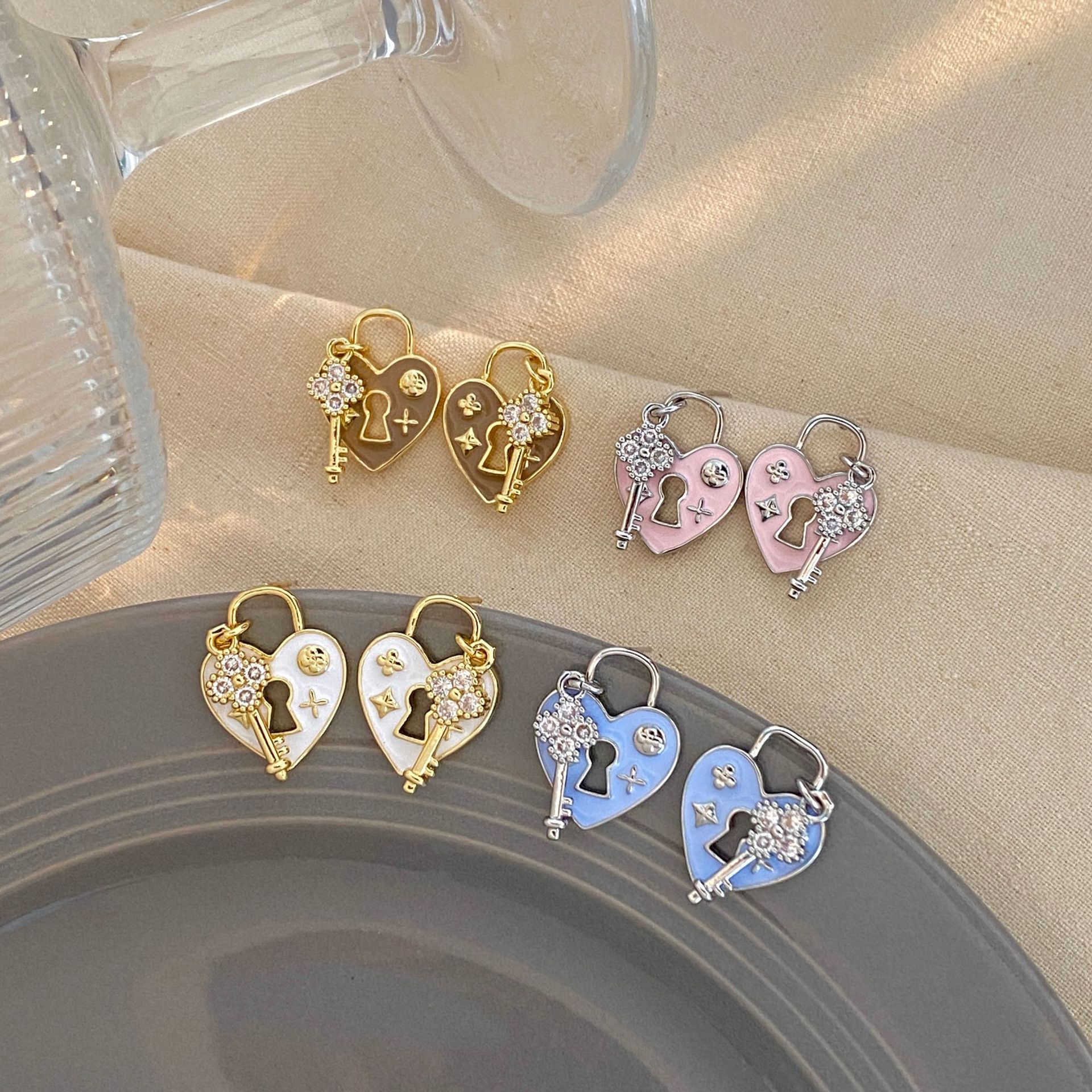 Fashionable design cartoon sophisticated earrings for keys