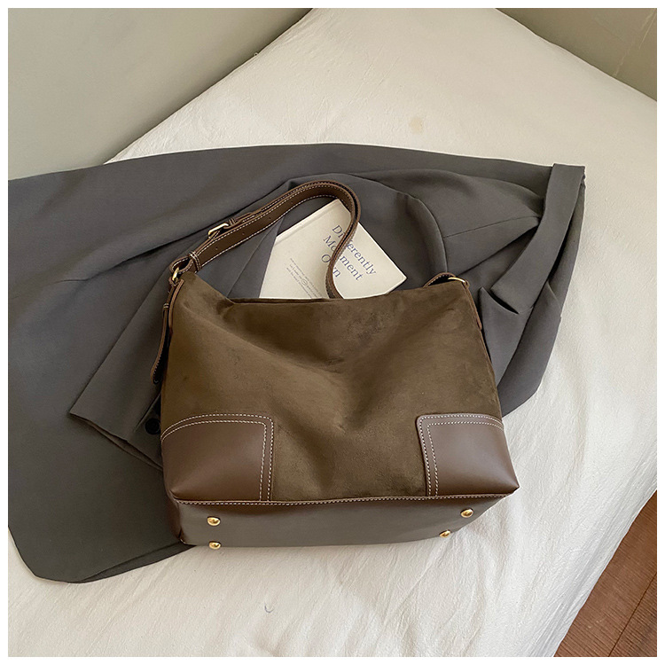 Bolso para mujeres 2025 nueva bolsa de gran capacidad transfronteriza de moda retro de moda de camisa de viaje mochila de hombro