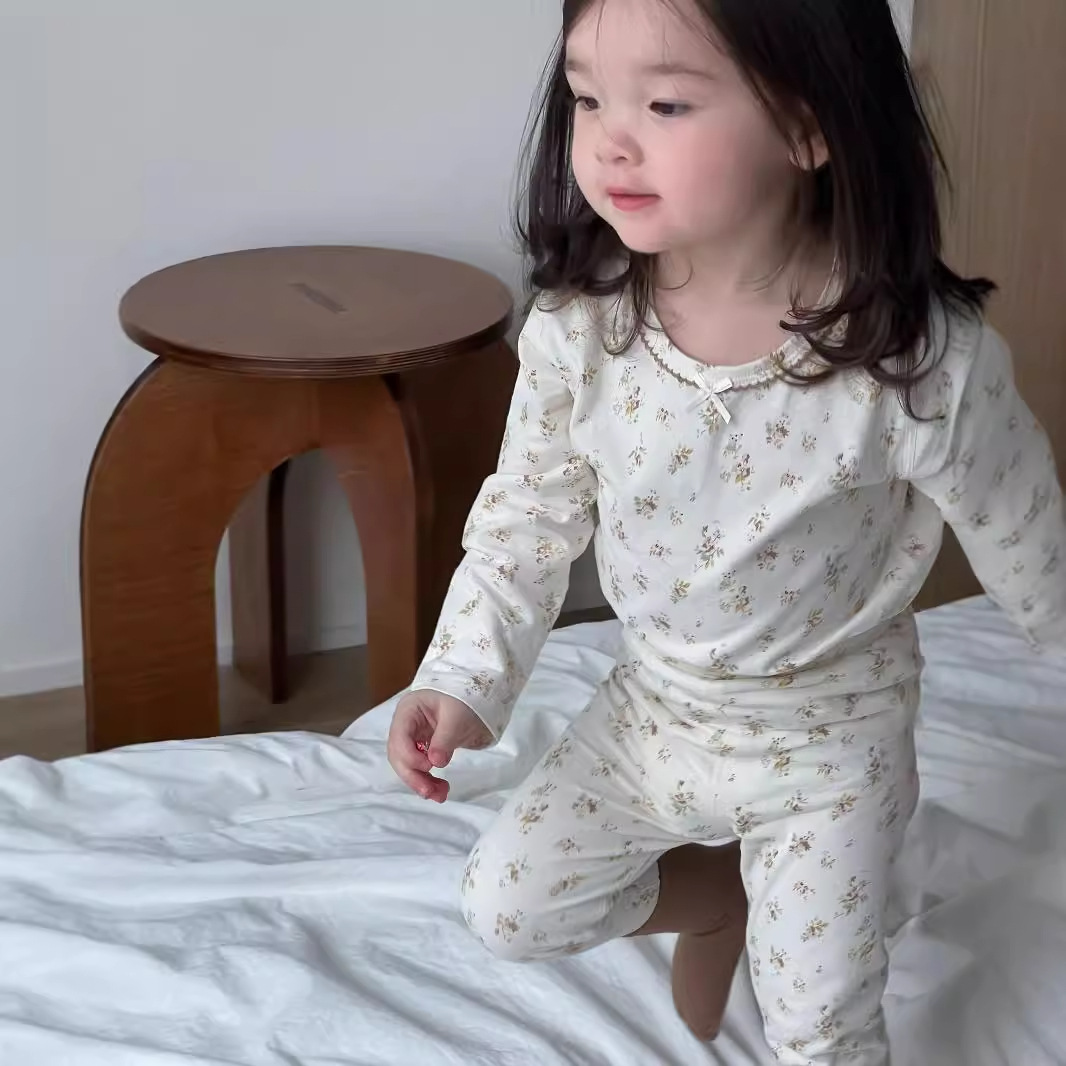 Pajamas para niños en el hogar set2025 ropa de otoño ropa infantil coreana ropa doméstica de niñas dos piezas de ropa de otoño bebé