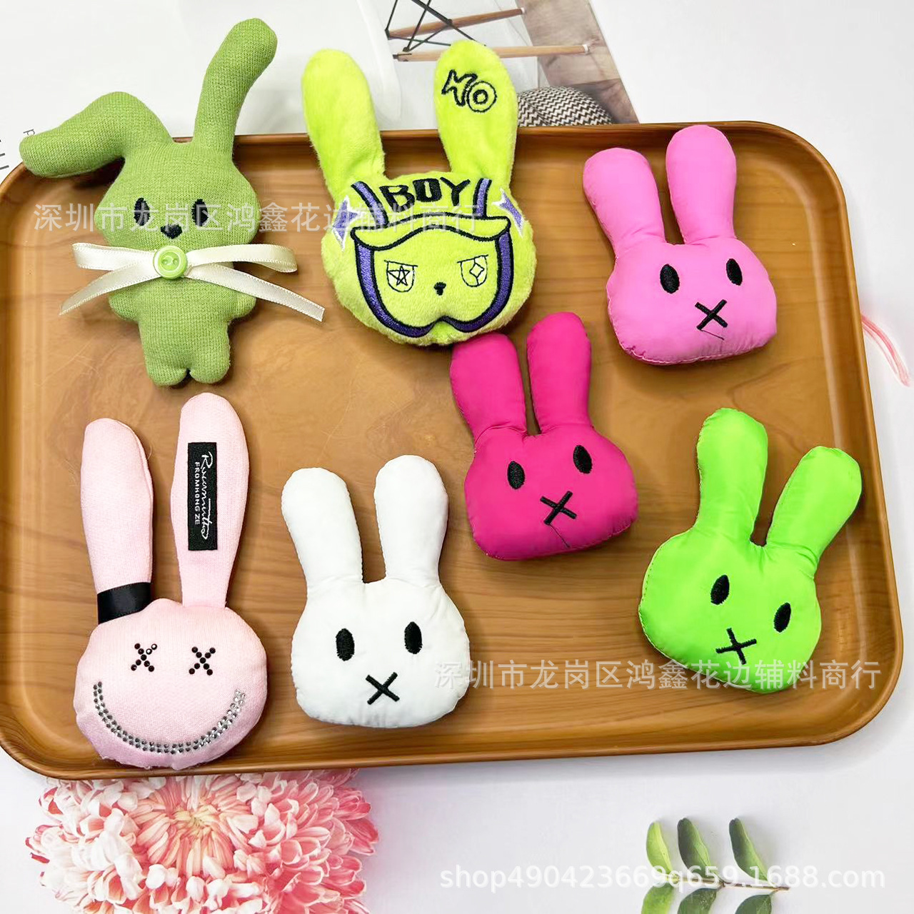 新款时尚充棉刺绣兔子兔头饰品配饰潮服潮袜潮鞋洞洞鞋兔子配饰