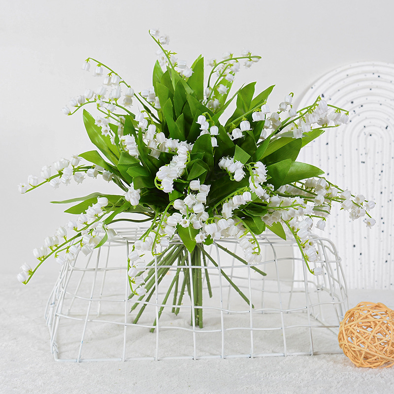 Plastic flower wholesale for wedding and bridal, hand-tied bouquet, wind chime flowers, dining table decoration, artificial bellflower arrangement