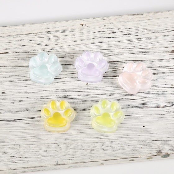 Ice through cute cartoon cat claw diy creative homemade mobile phone shell material refrigerator plastic accessories manufacturers wholesale