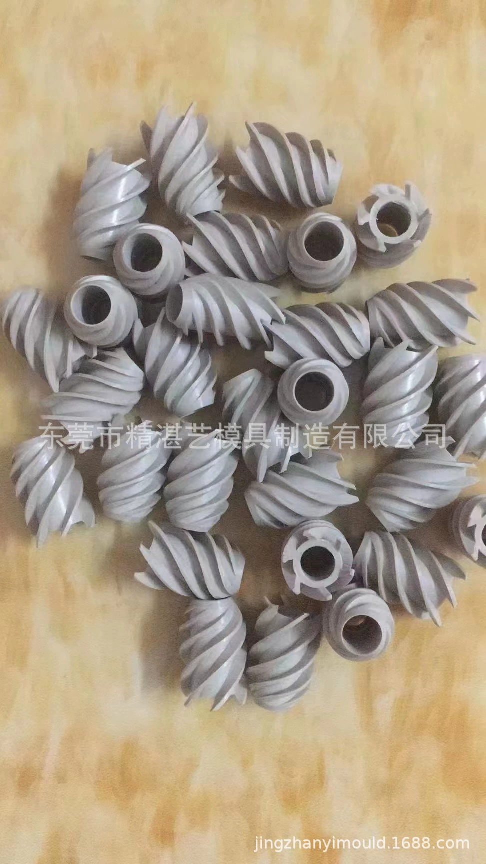 Изготовление деталей на заказ: обработка на станках с ЧПУ с четырьмя и пятью осями, детали для инженерной техники и кранов, гальваническая обработка.