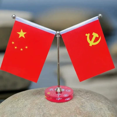 small red flag, office desk – Car ornaments