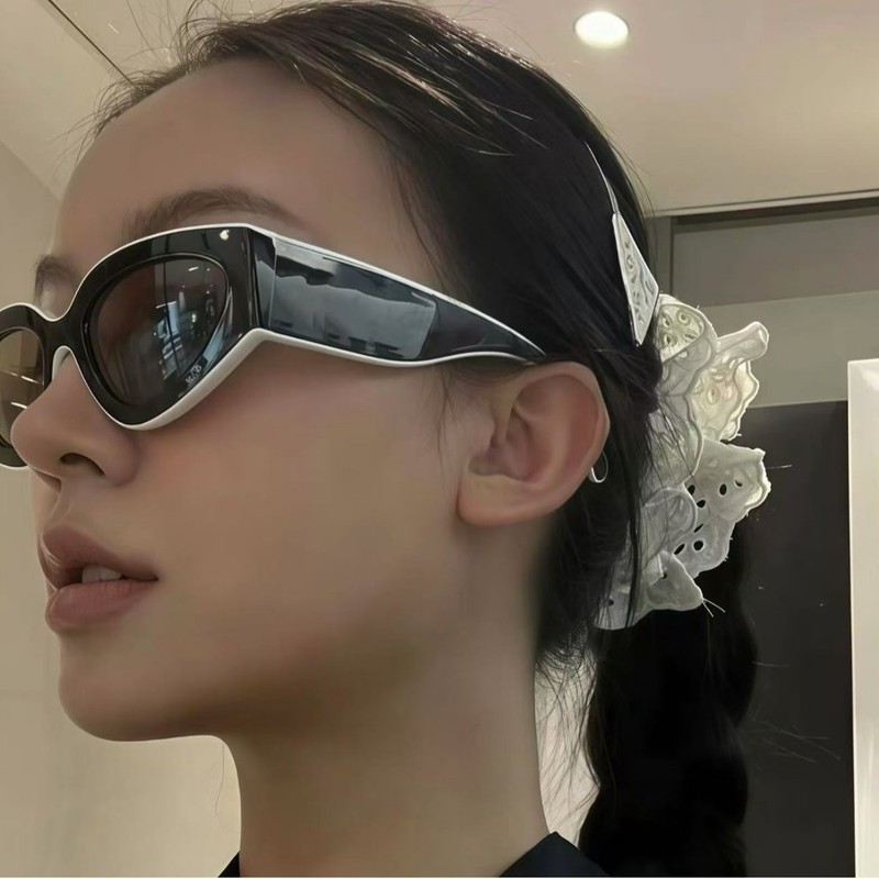 新型のレトロなパンダの色の赤い本の同じタイプの猫の目の韓国版の欧米は紫外線を防ぎます。|undefined