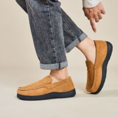 国境を越えた新型卸売り男性の包頭毛口マーク靴は家で保温している外にベルベットの滑り止めの厚い綿スリッパを着ている