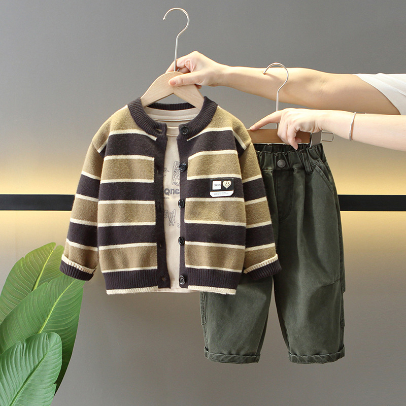 6153 Traje de otoño para niños 2025 Nuevo bebé Primavera y otoño Chaqueta de suéter de estilo occidental de estilo coreano de tres piezas para niños